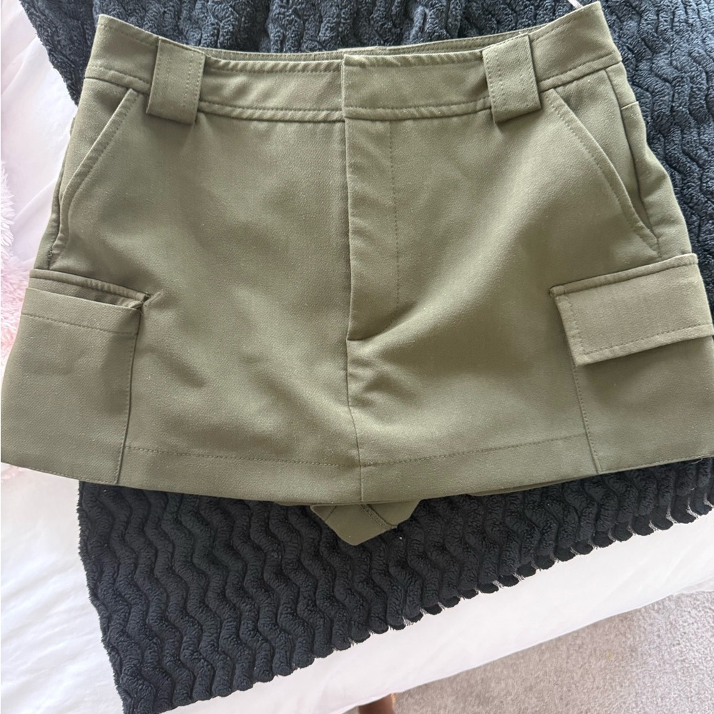 Zara Olive Green Women's Cargo Shorts - Picture 1 of 7